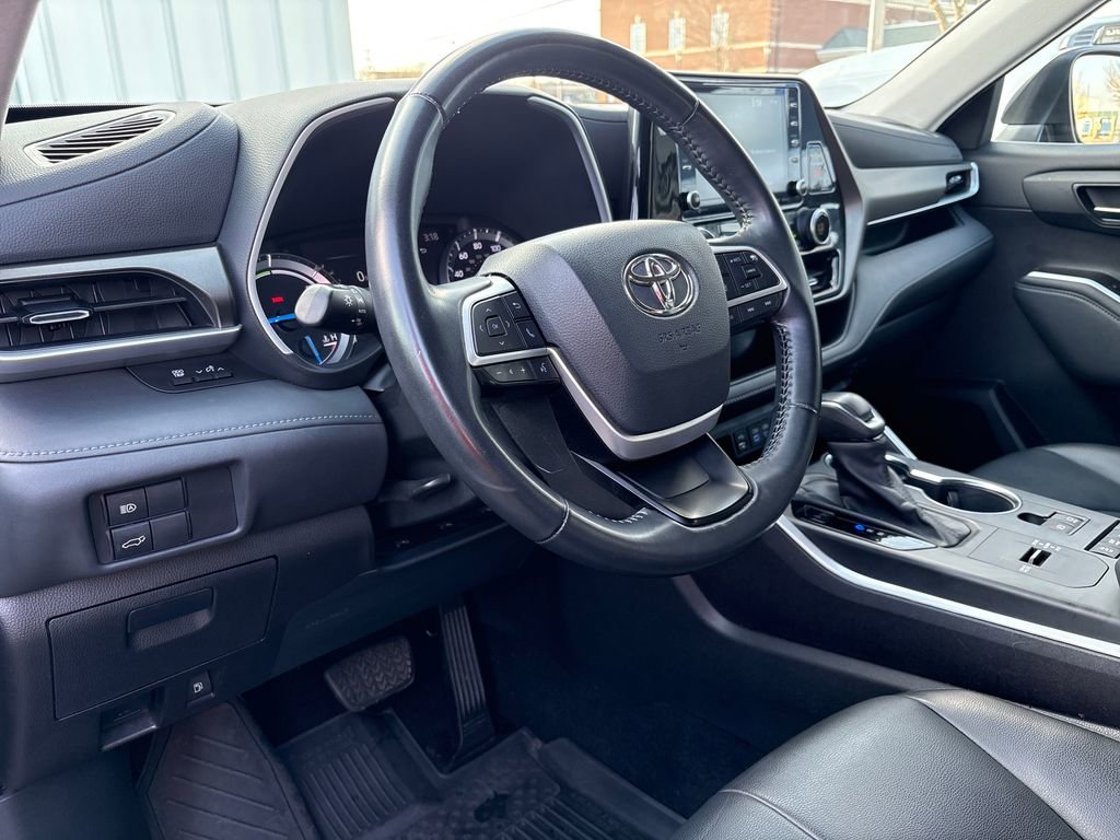 Used 2022 Toyota Highlander XLE image 14