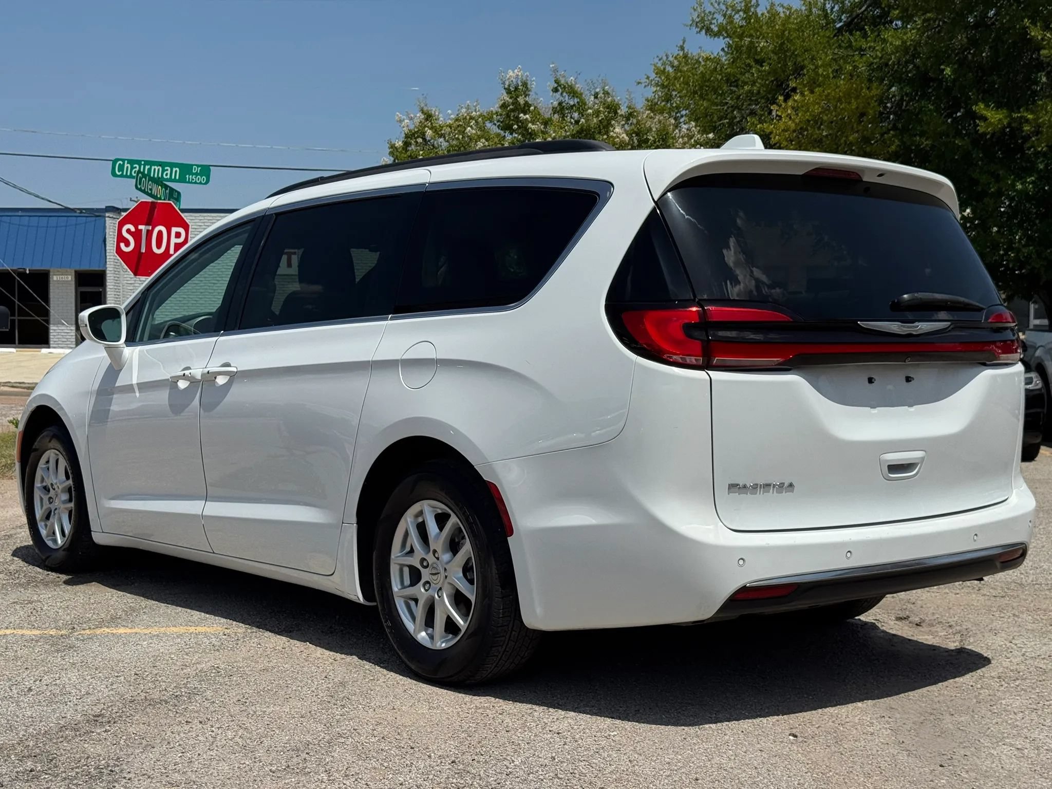 Used 2022 Chrysler Pacifica Touring-L FWD image 4