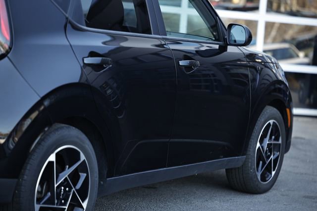 Used 2023 Kia Soul EX image 8
