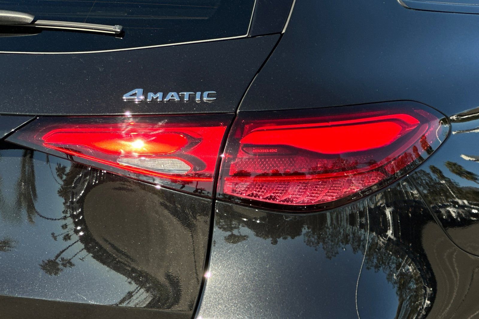 Used 2025 Mercedes-Benz GLC 350e 4MATIC image 16