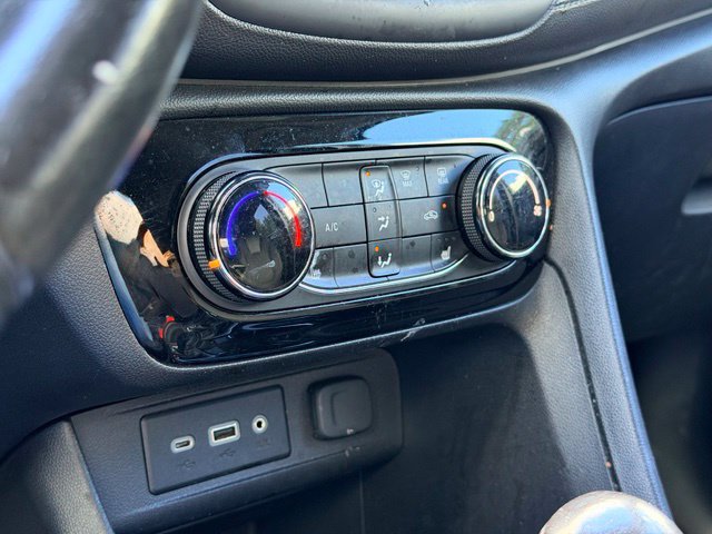 Used 2021 Buick Encore GX Preferred w/ Cold Weather Comfort Package FWD image 16
