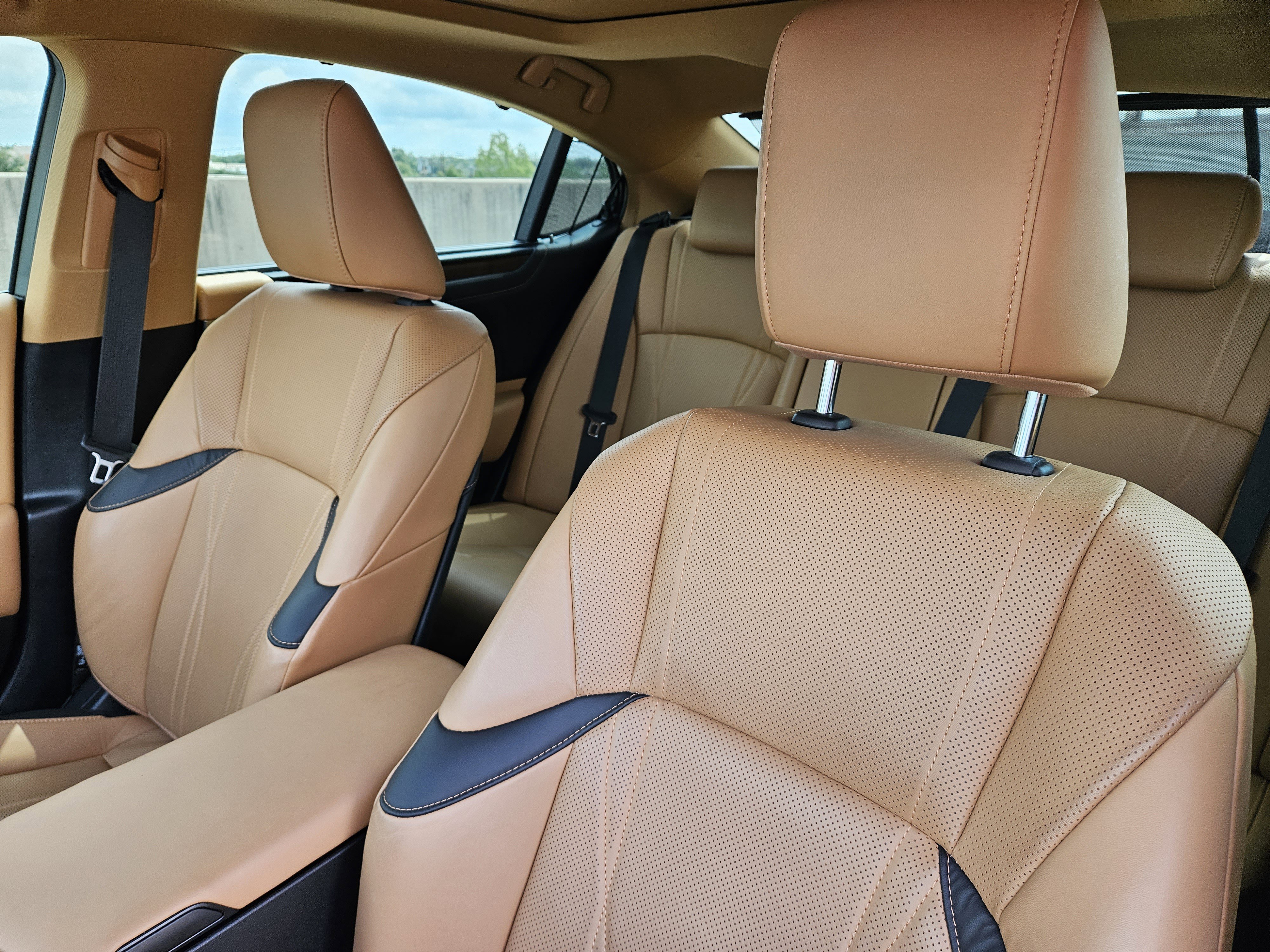 Used 2024 Lexus ES 350 Ultra Luxury w/ Accessory Package (Z2) FWD image 6