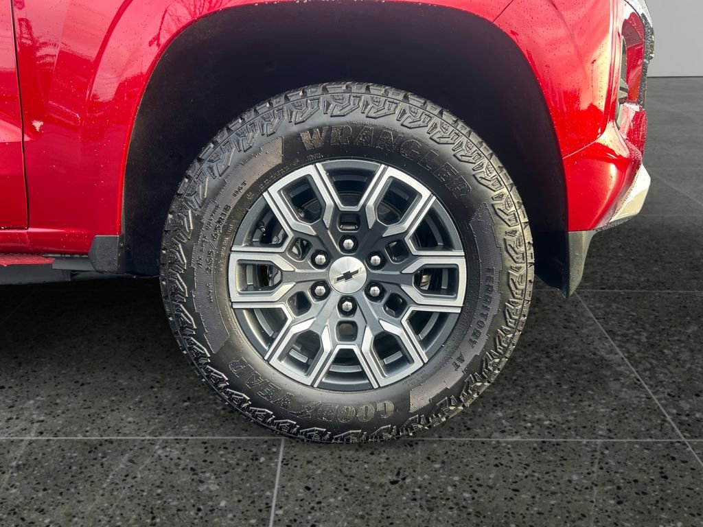 Used 2025 Chevrolet Colorado Z71 w/ Technology Package image 9