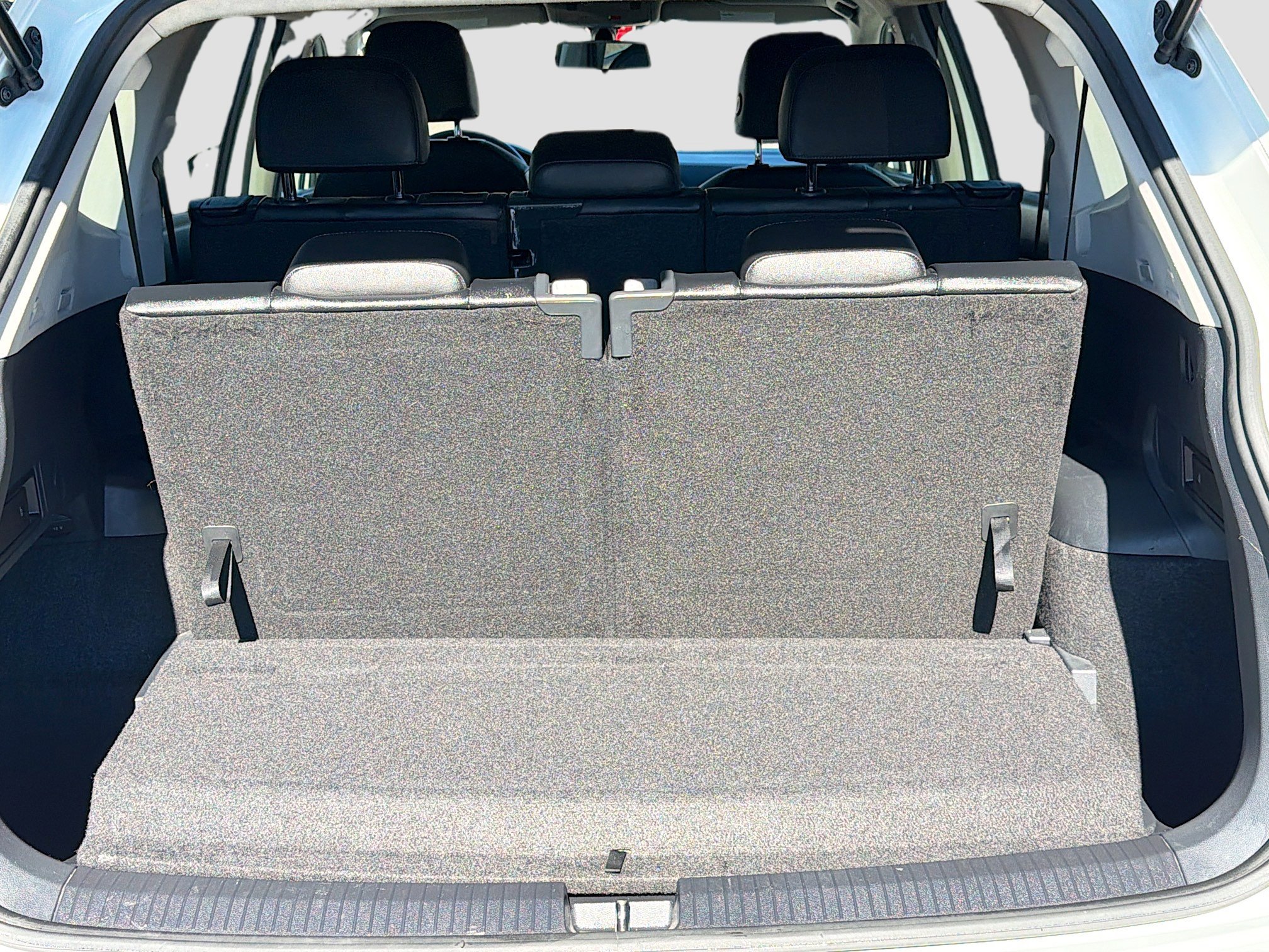 Used 2020 Volkswagen Tiguan SE image 12