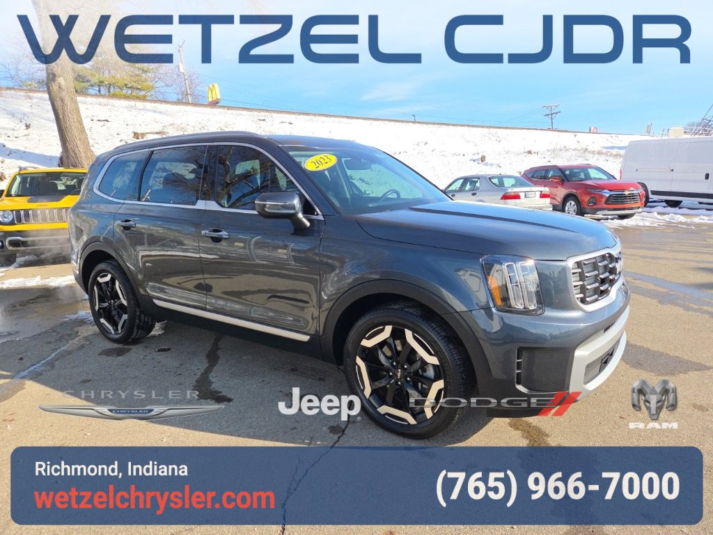 Used 2023 Kia Telluride S w/ S Sunroof Package