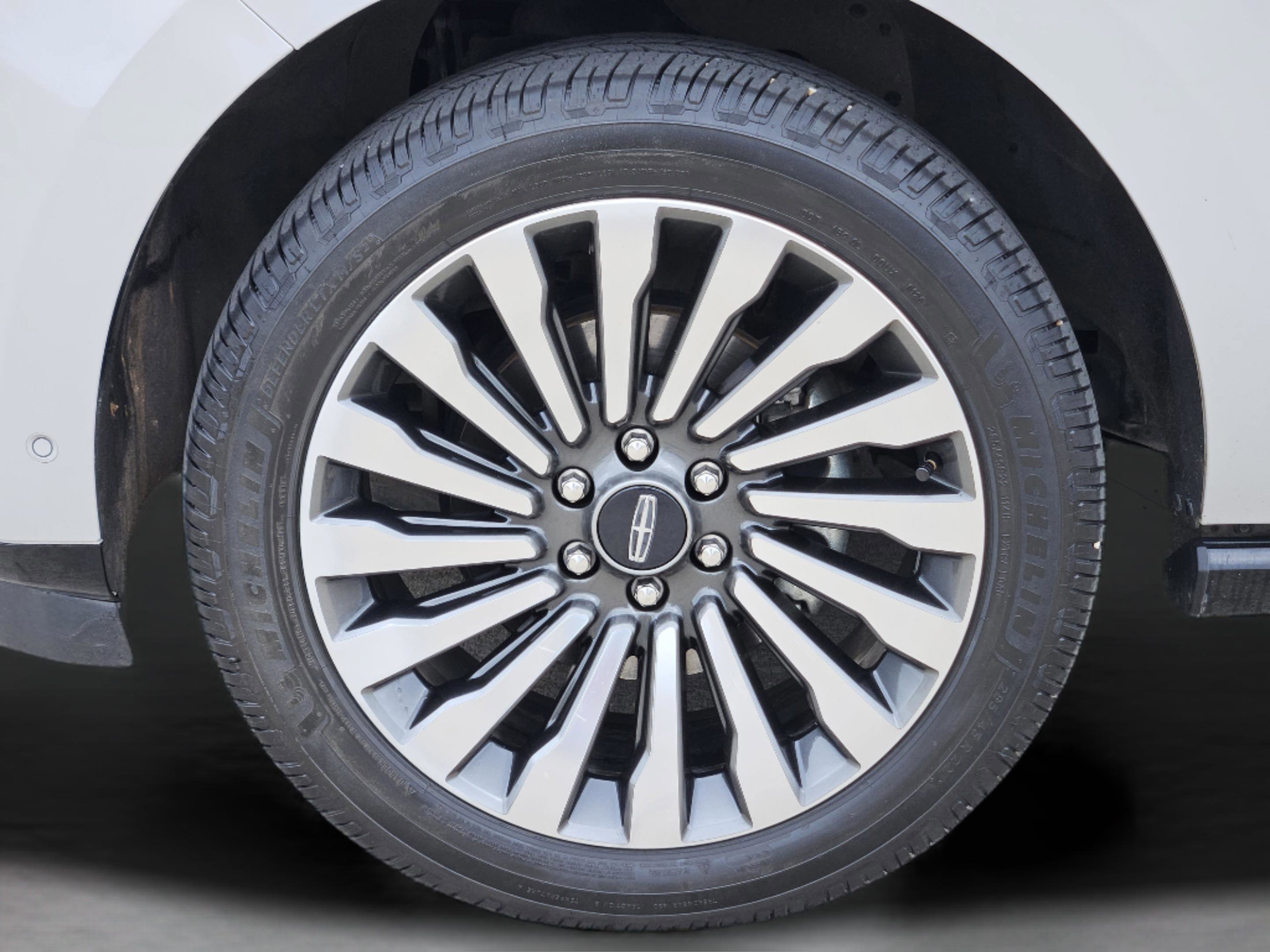 Used 2019 Lincoln Navigator Reserve AWD/4WD image 13