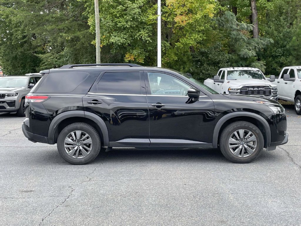 Used 2024 Nissan Pathfinder SV AWD/4WD image 9