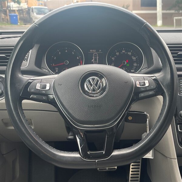 Used 2017 Volkswagen Passat 1.8T R-Line w/ R-Line Lighting Package FWD image 10