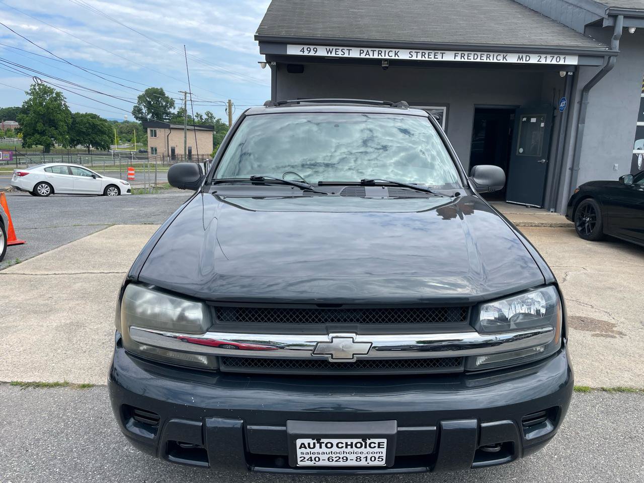 Used 2004 Chevrolet TrailBlazer LS w/ LS Preferred Equipment Group AWD/4WD image 2