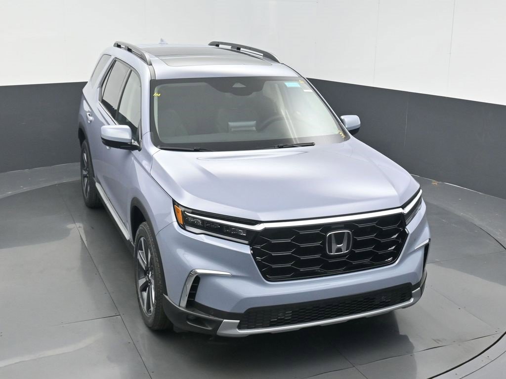 New 2025 Honda Pilot Touring image 3