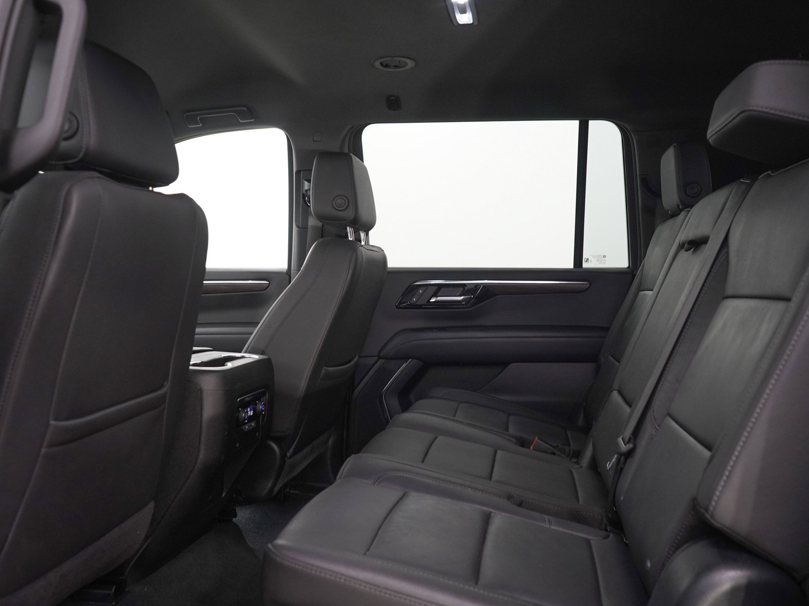 Used 2025 Chevrolet Suburban Z71 AWD/4WD image 21