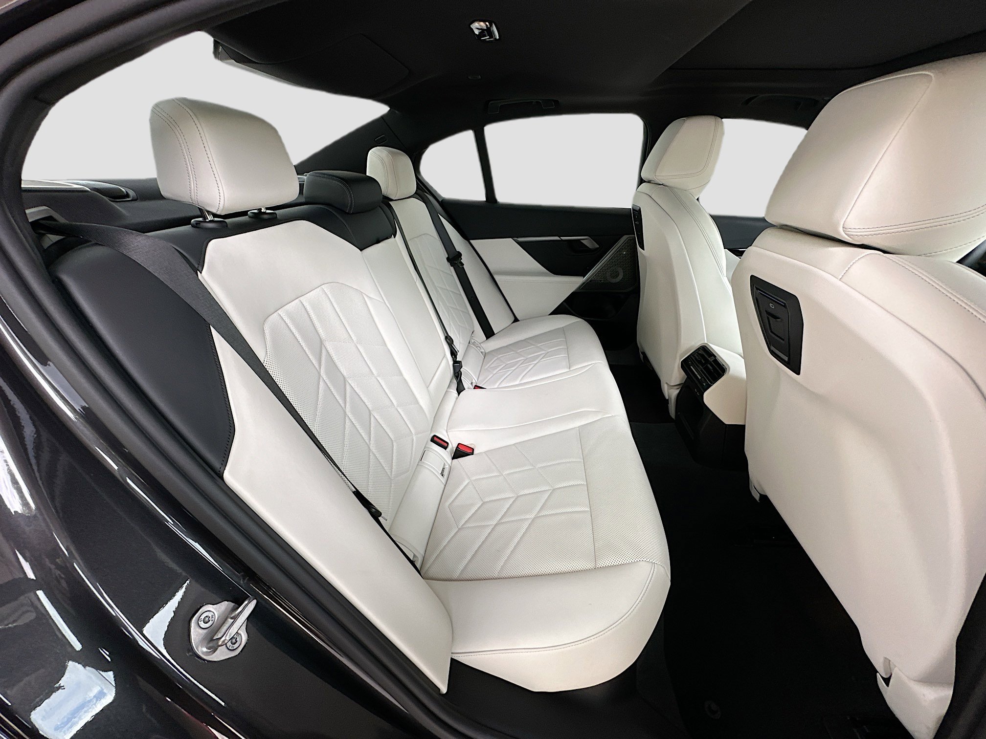 Certified 2024 BMW 530i 530i w/ M Sport Package image 29