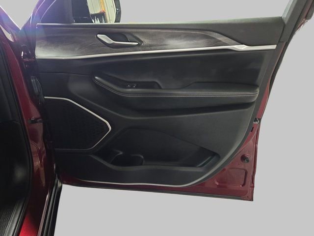 Used 2022 Jeep Grand Cherokee L Limited image 11