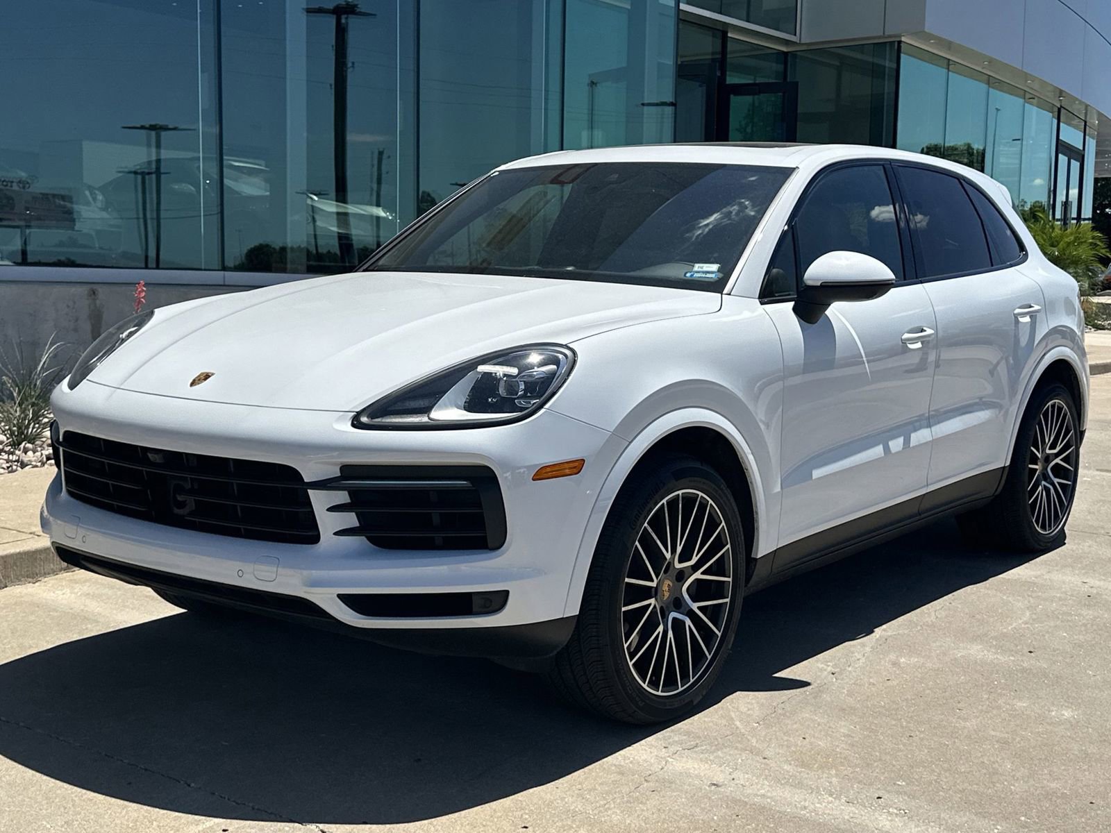 Certified 2022 Porsche Cayenne AWD/4WD image 1