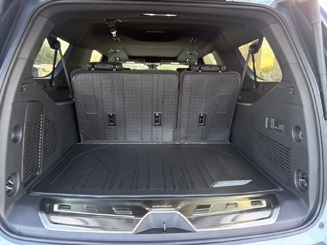 New 2026 Chevrolet Suburban High Country AWD/4WD image 9