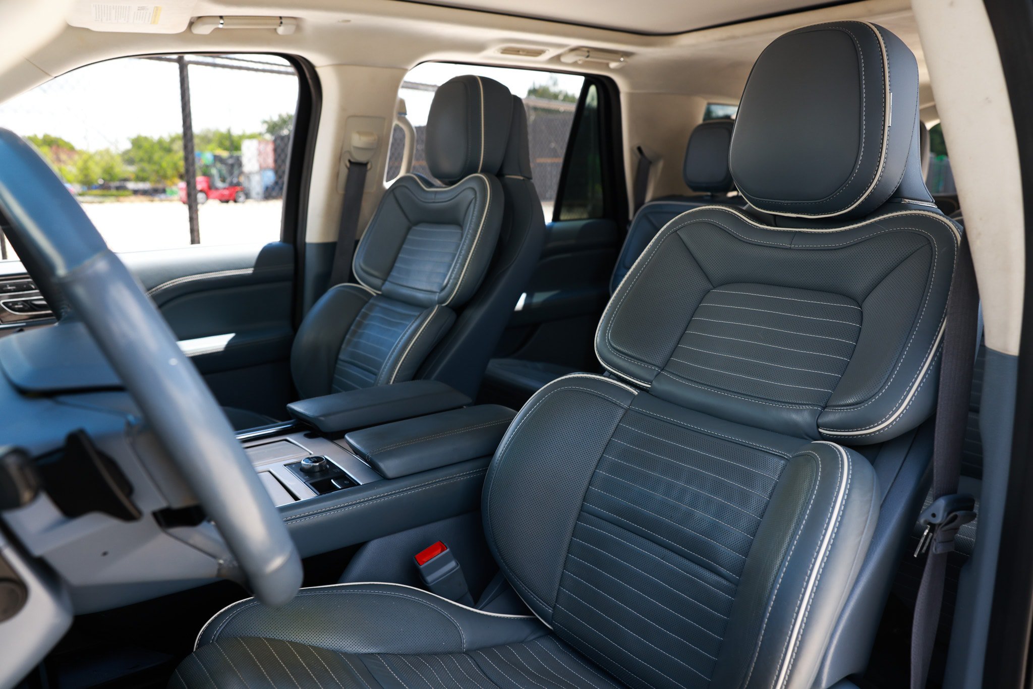 Used 2020 Lincoln Navigator L Black Label w/ Cargo Convenience Package AWD/4WD image 10