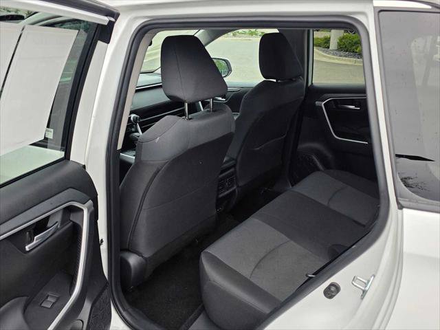Used 2025 Toyota RAV4 XLE AWD/4WD image 15