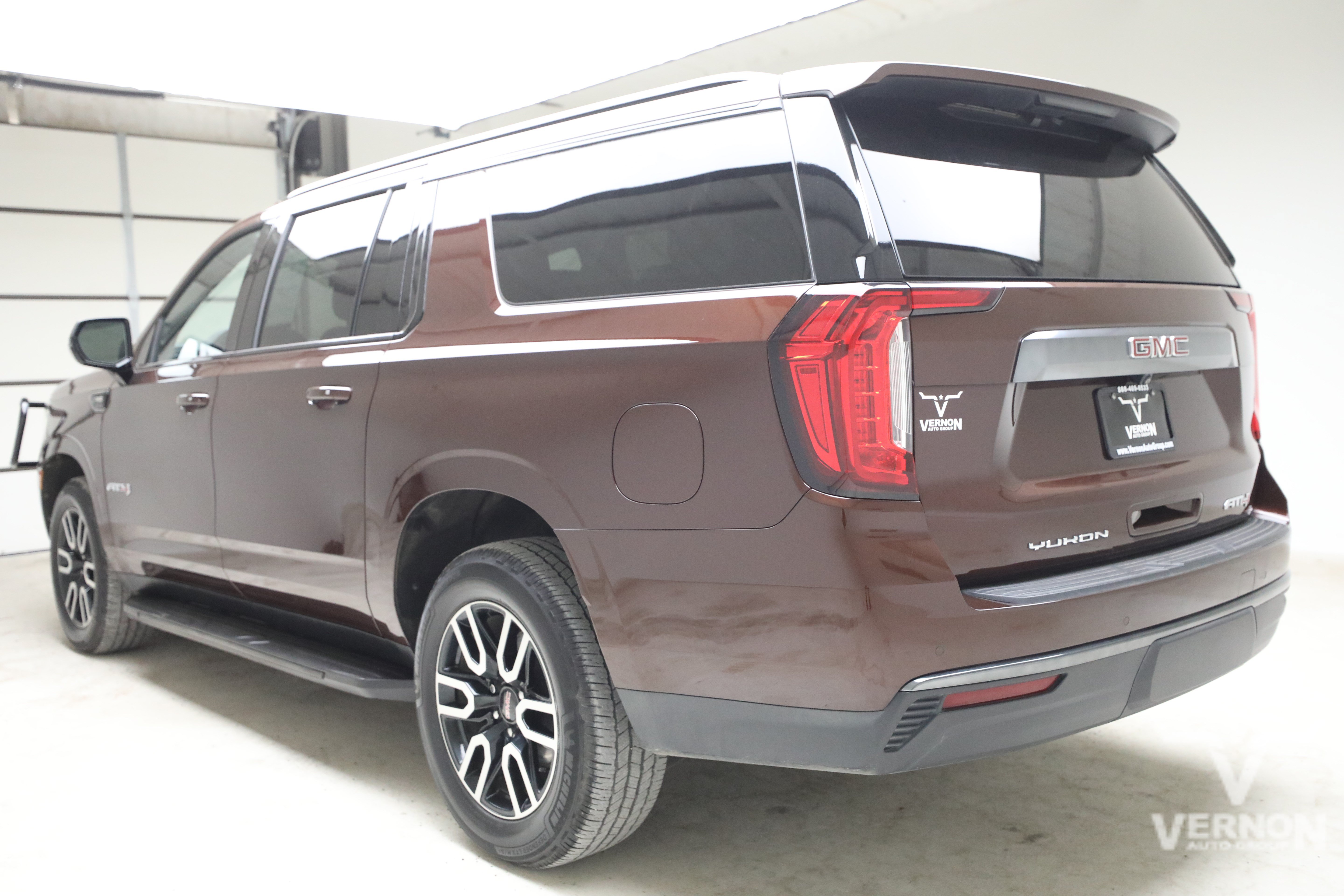 Used 2022 GMC Yukon XL AT4 AWD/4WD image 3