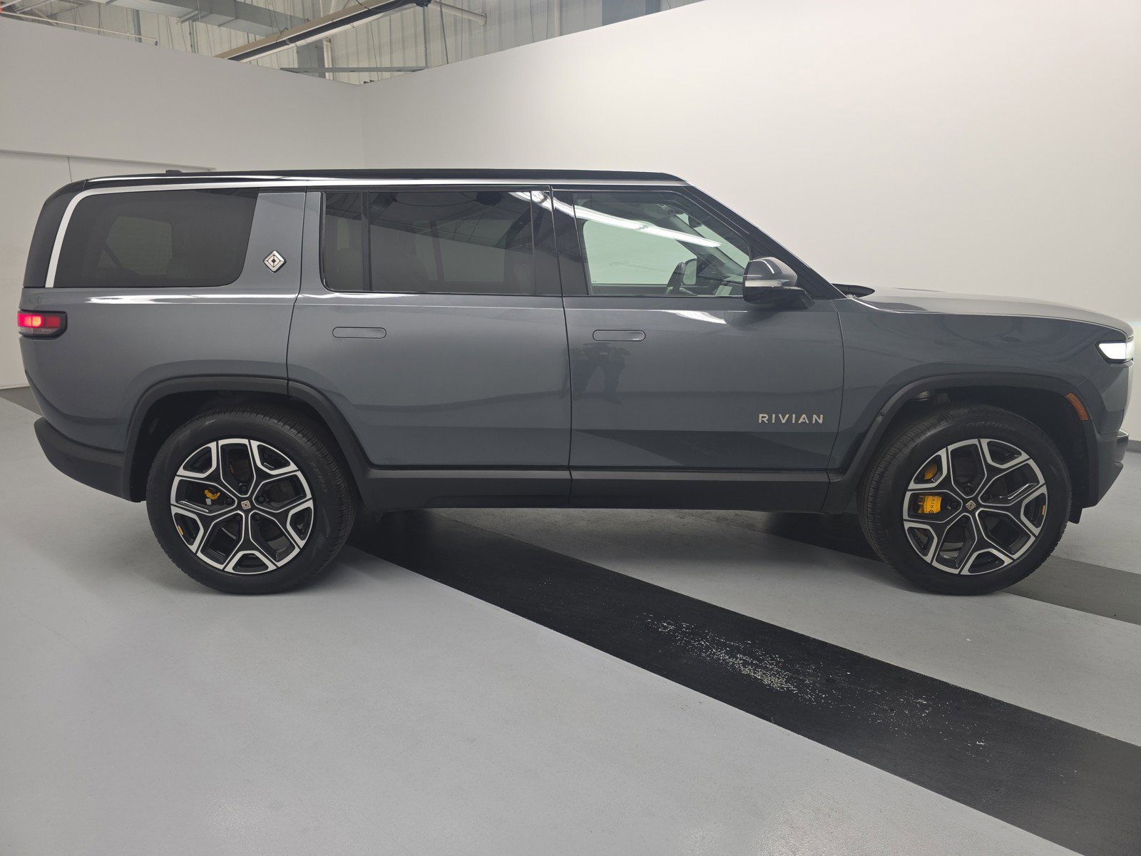 Used 2023 Rivian R1S Adventure AWD/4WD image 6