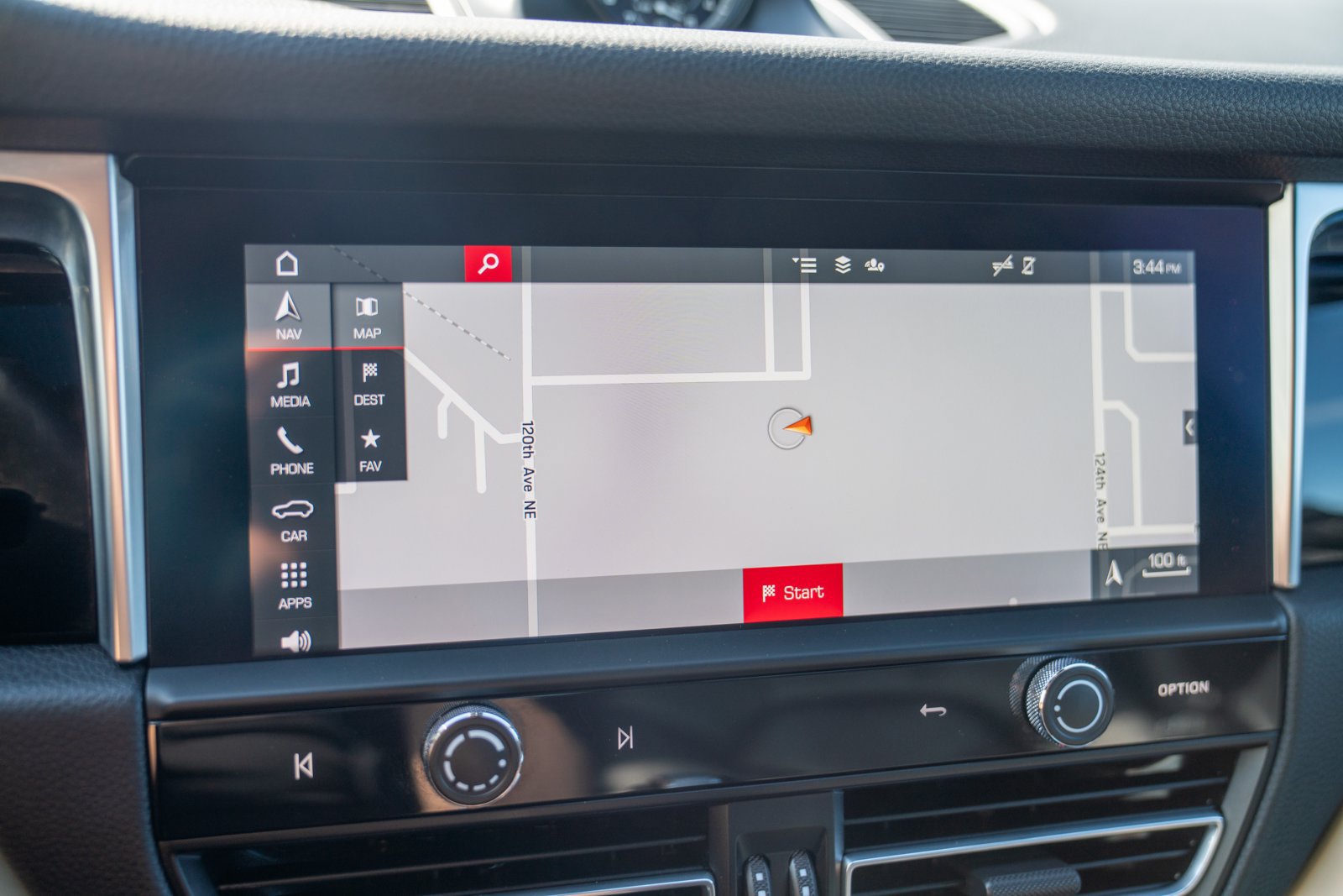 Certified 2024 Porsche Macan AWD/4WD image 19
