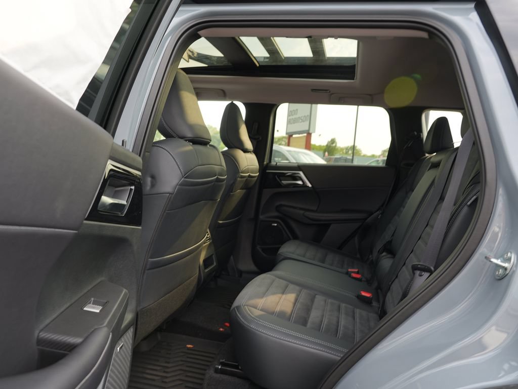 New 2026 Mitsubishi Outlander AWD image 19