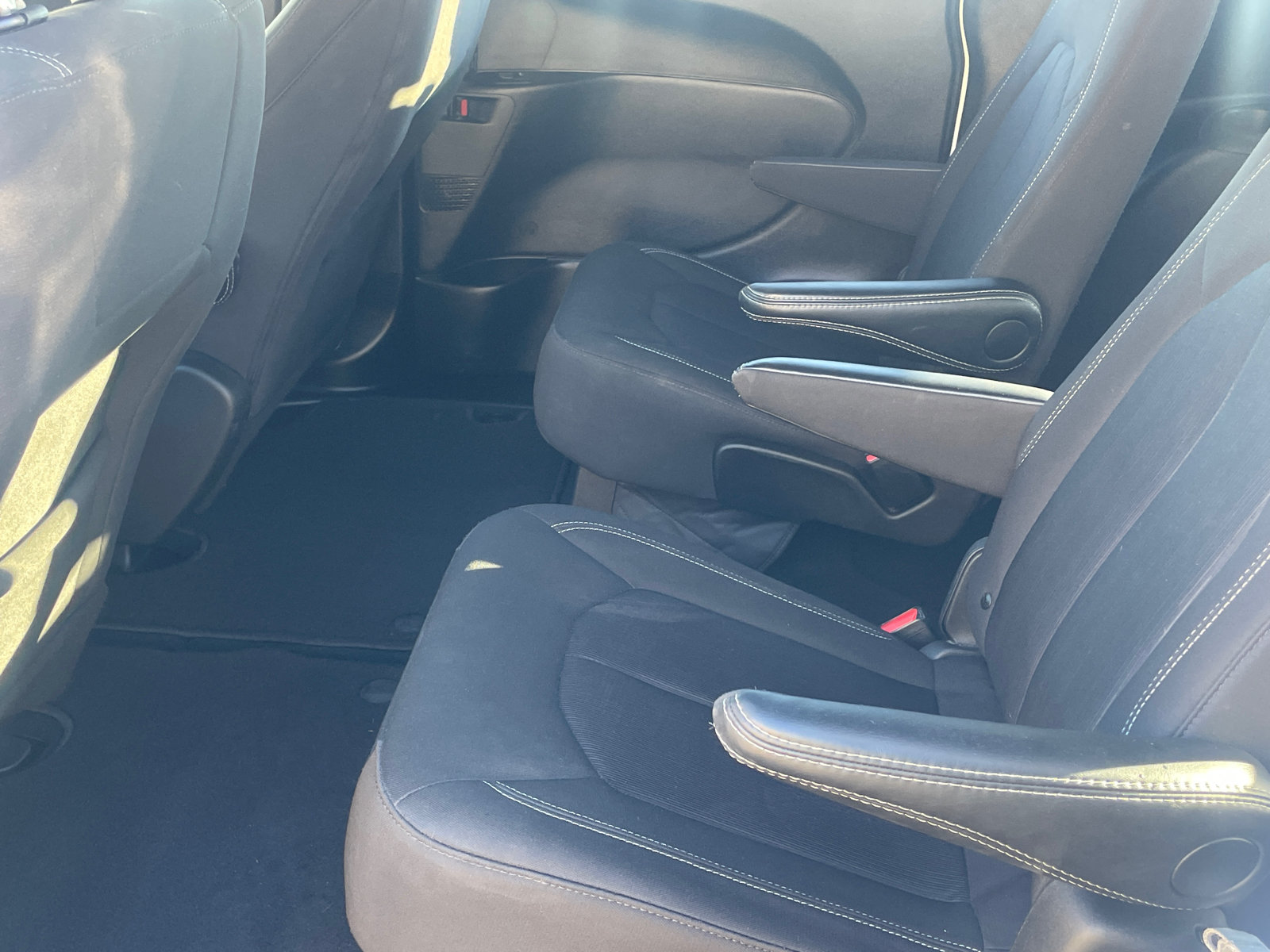 Used 2024 Chrysler Pacifica Touring FWD image 21