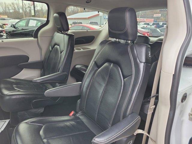Used 2022 Chrysler Pacifica Touring-L image 10