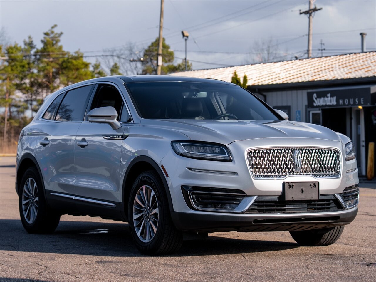 Used 2019 Lincoln Nautilus Select AWD/4WD image 3