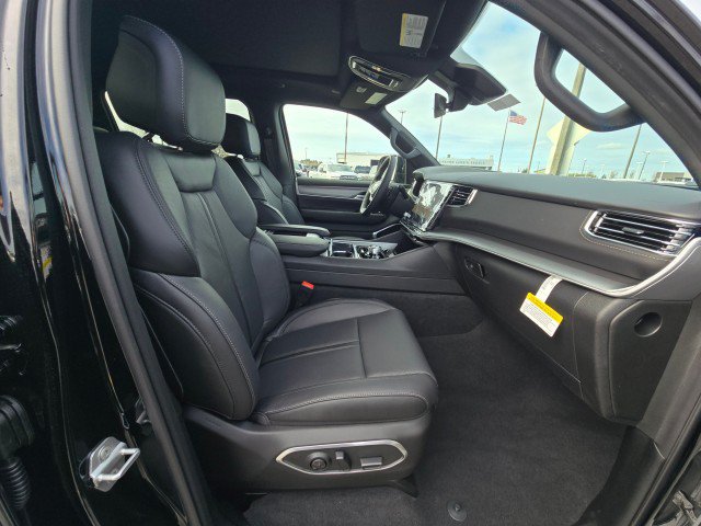 New 2026 Jeep Grand Wagoneer Limited AWD/4WD image 13
