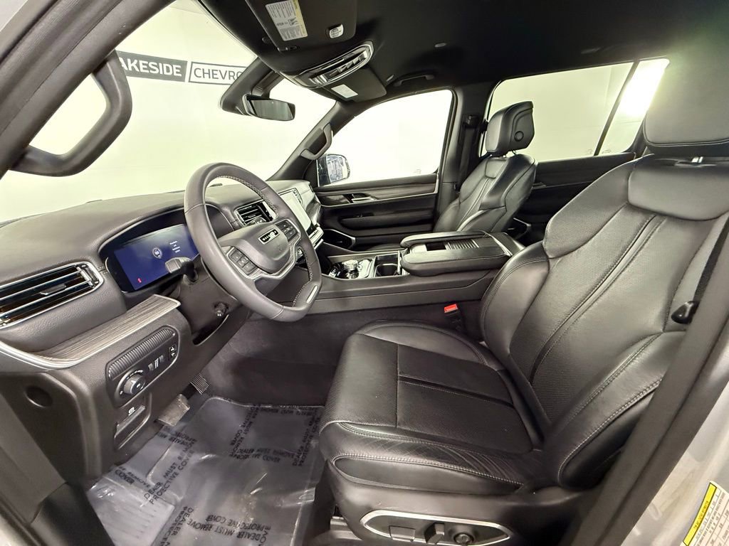 Used 2024 Jeep Wagoneer L Series II w/ Flexible Seating Group image 15
