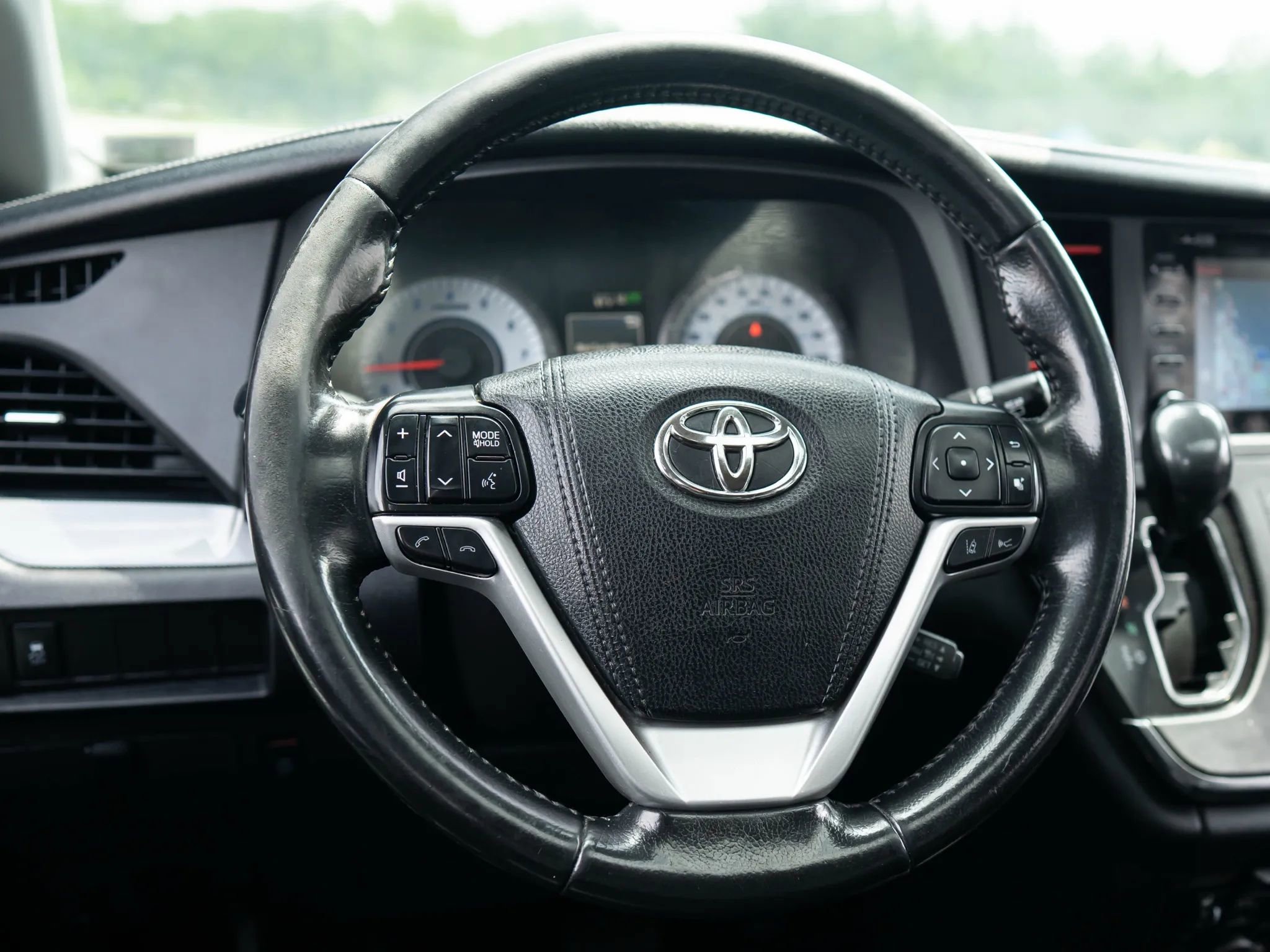 Used 2018 Toyota Sienna SE image 35