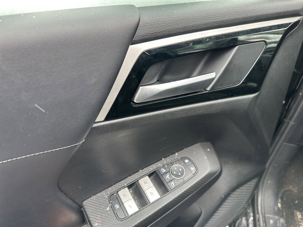 Used 2024 Mitsubishi Outlander SE image 12