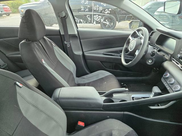 Used 2024 Hyundai Elantra SE image 3