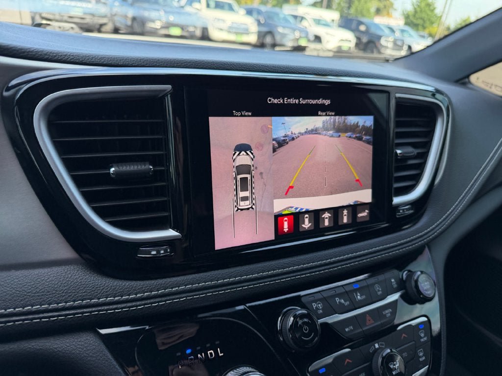 Used 2024 Chrysler Pacifica Limited w/ Uconnect Theater Family Group AWD/4WD image 17