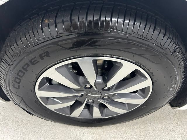Used 2024 Chrysler Pacifica Limited FWD image 9