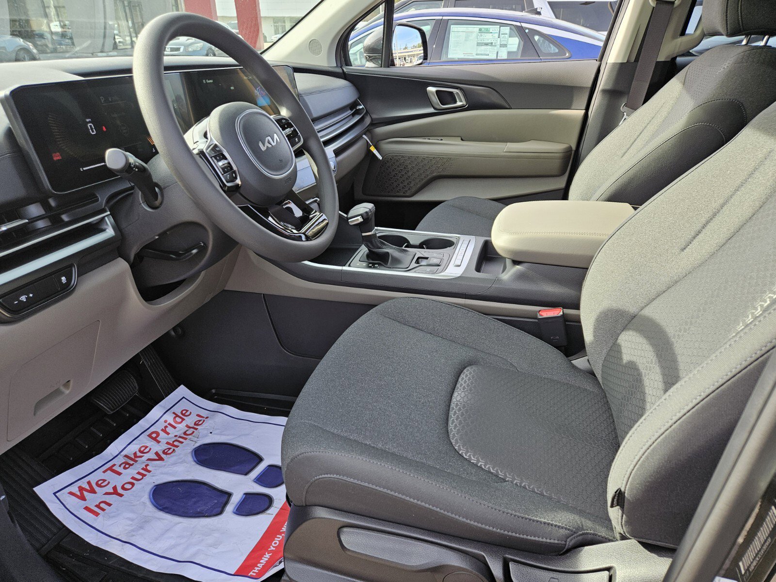 New 2026 Kia Carnival LX image 7