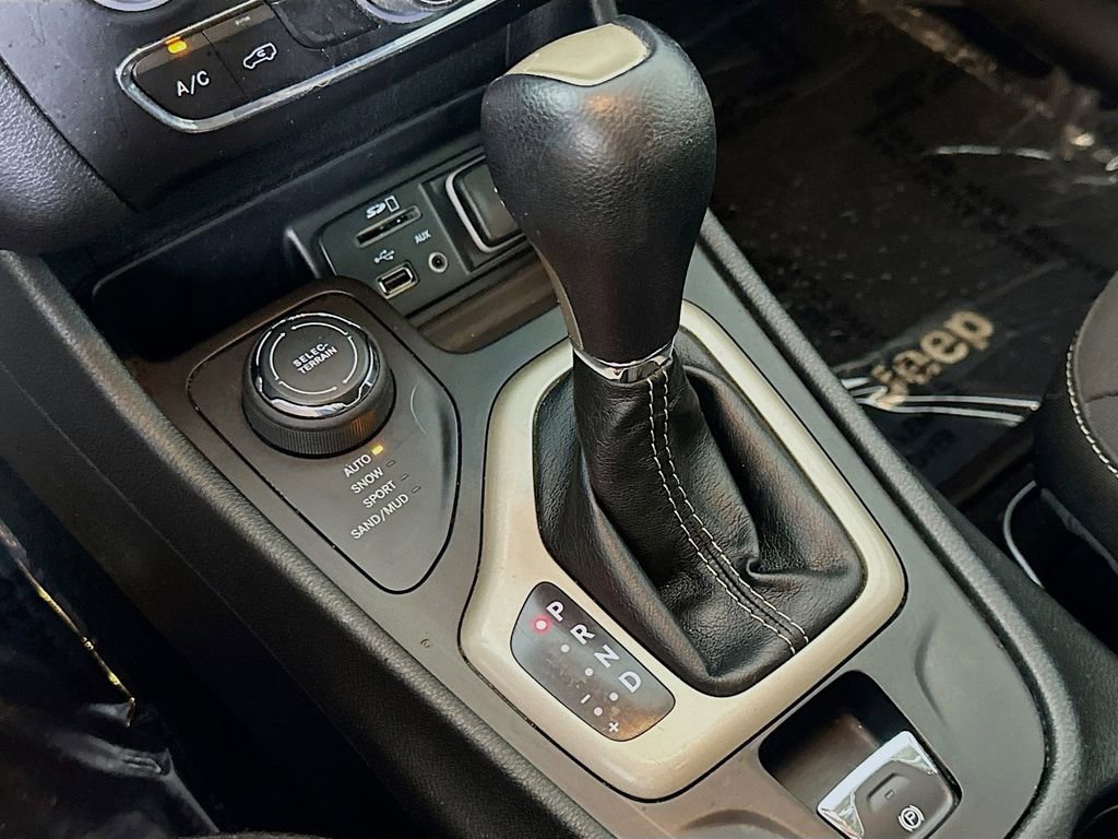 Used 2015 Jeep Cherokee Latitude image 29