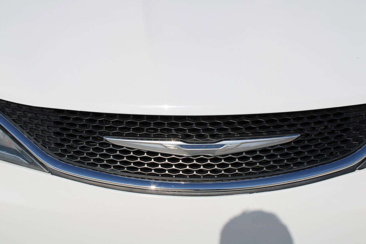 Used 2017 Chrysler Pacifica Touring Plus w/ Tire & Wheel Group image 15