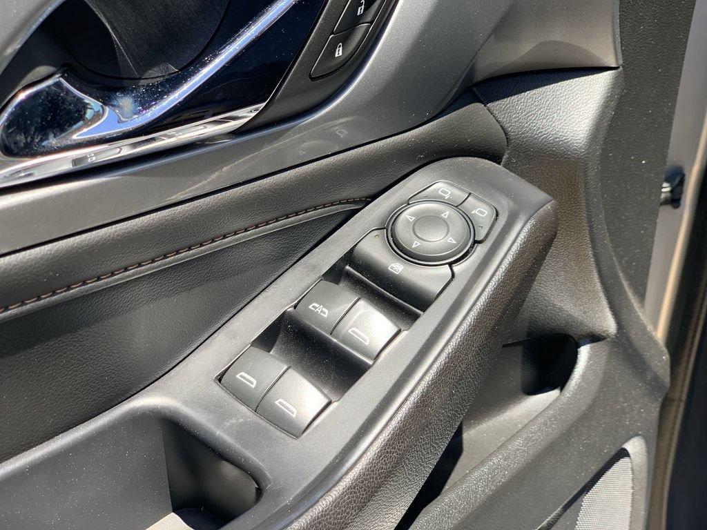 Used 2021 Chevrolet Traverse LT FWD image 21