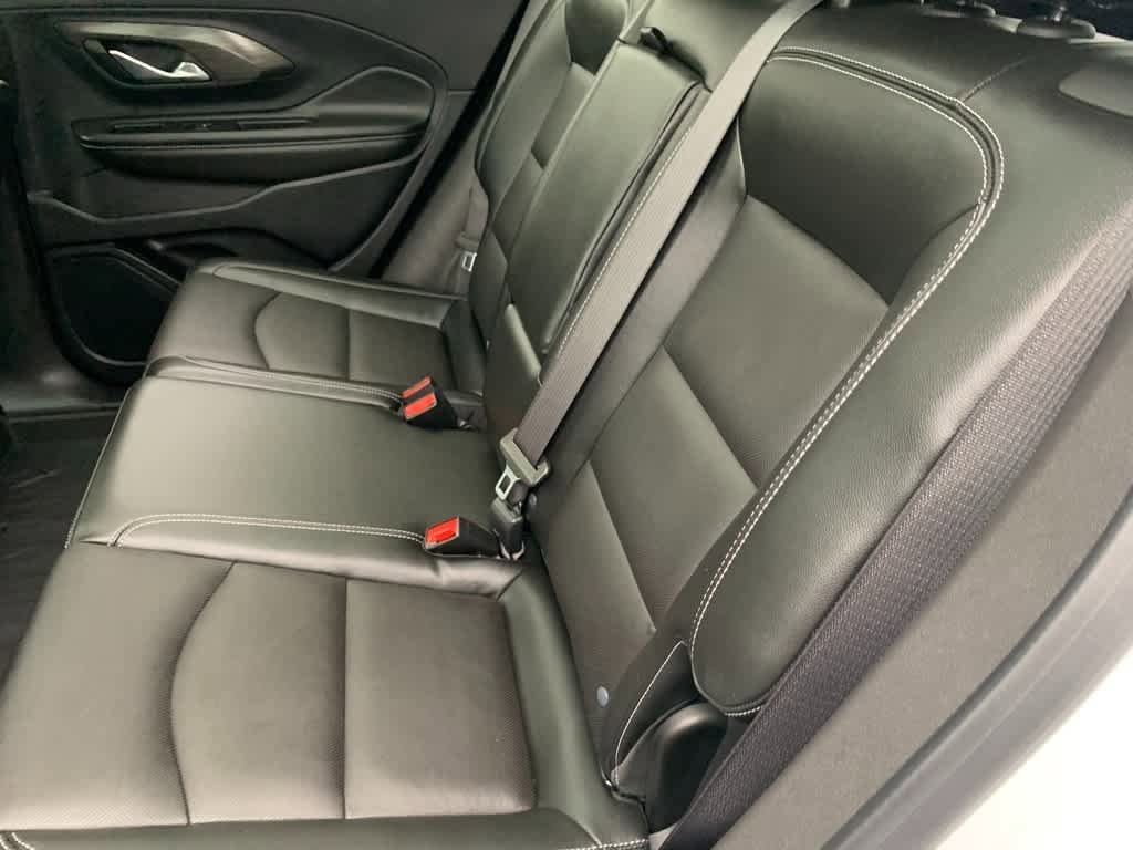 Used 2024 GMC Terrain SLT w/ Infotainment Package II AWD/4WD image 18