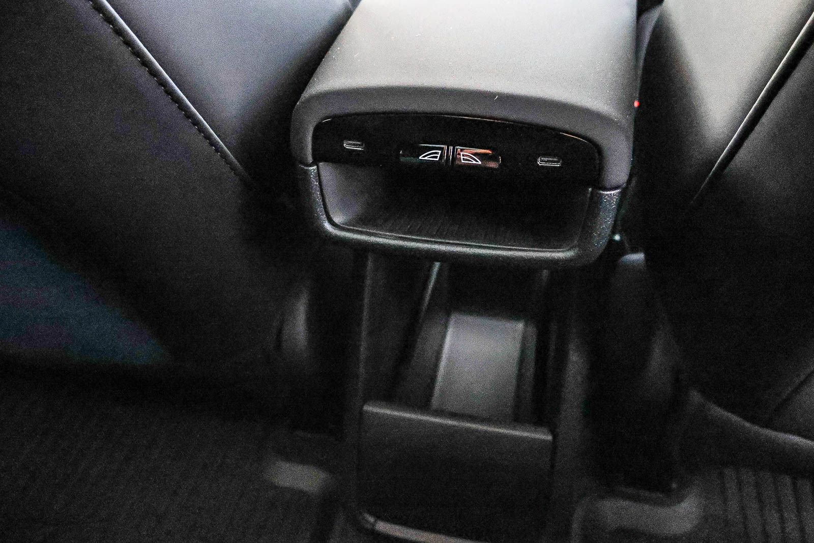 New 2026 Volvo EX30 Plus w/ Protection Package image 20