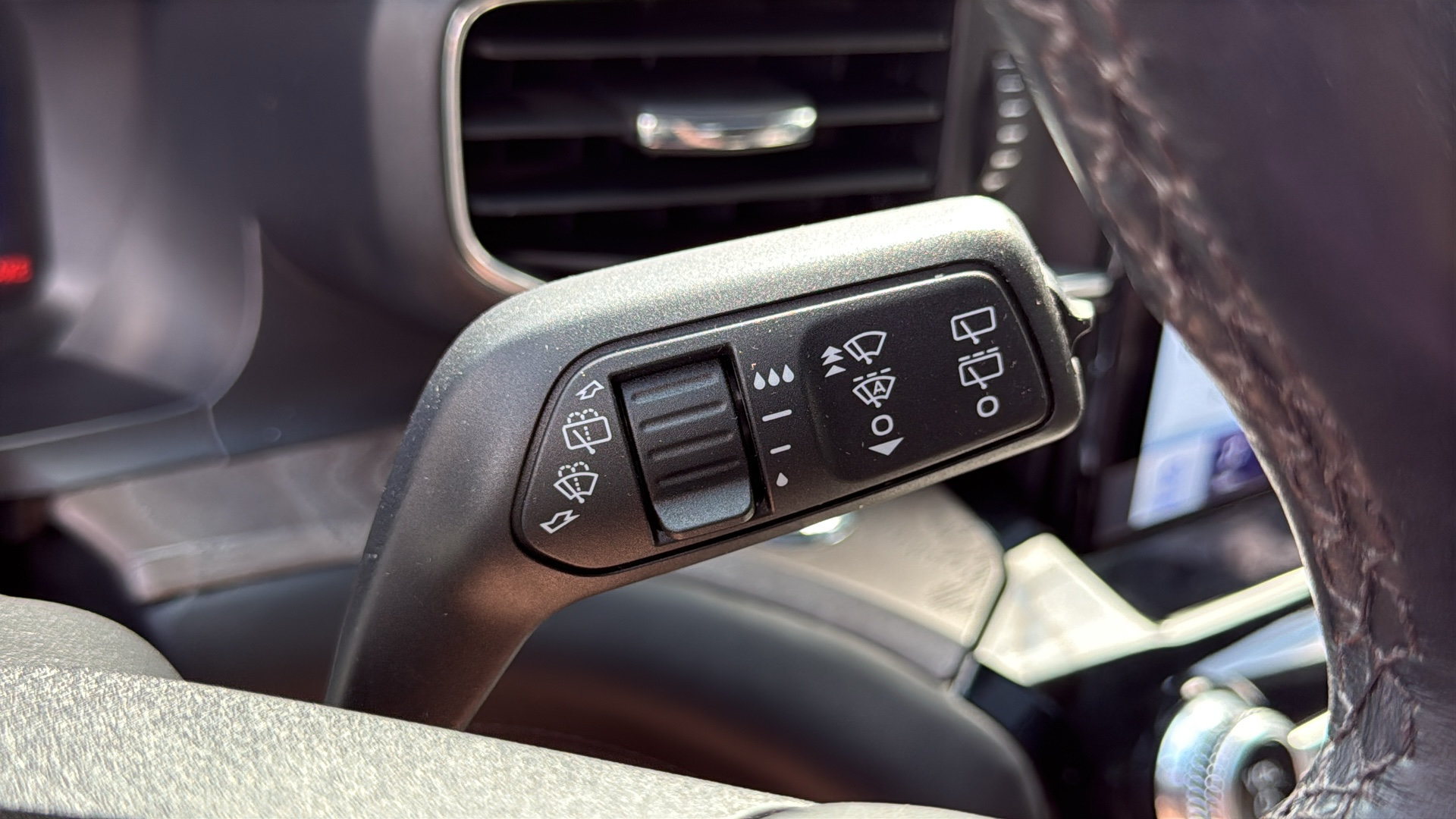 Used 2022 Ford Explorer Platinum w/ Equipment Group 601A AWD/4WD image 18