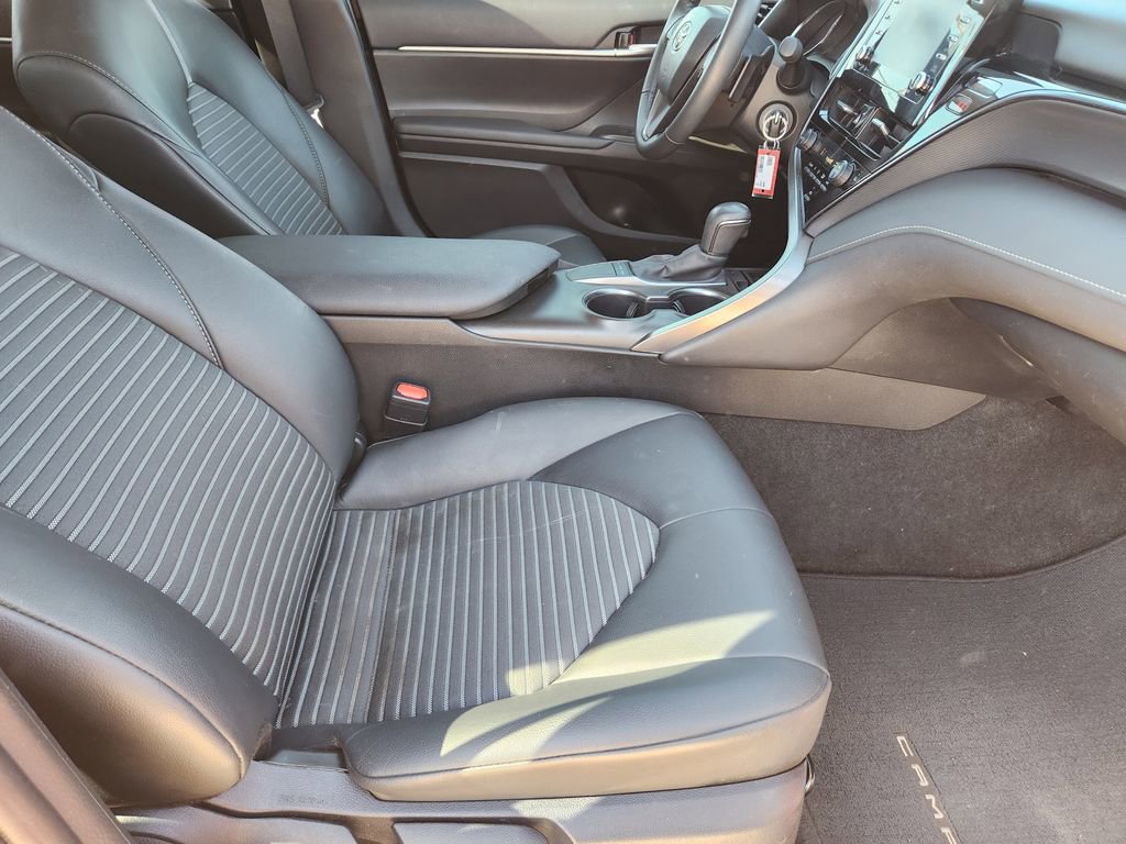 Used 2024 Toyota Camry SE image 18
