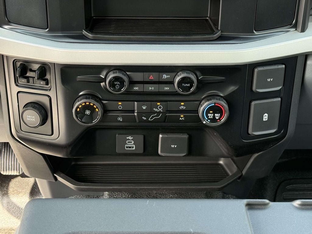 New 2026 Ford F250 XL w/ XL Chrome Package RWD image 14