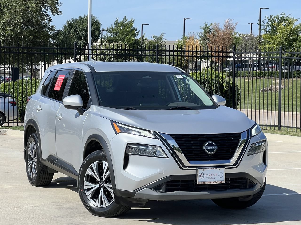 Used 2023 Nissan Rogue SV FWD image 2