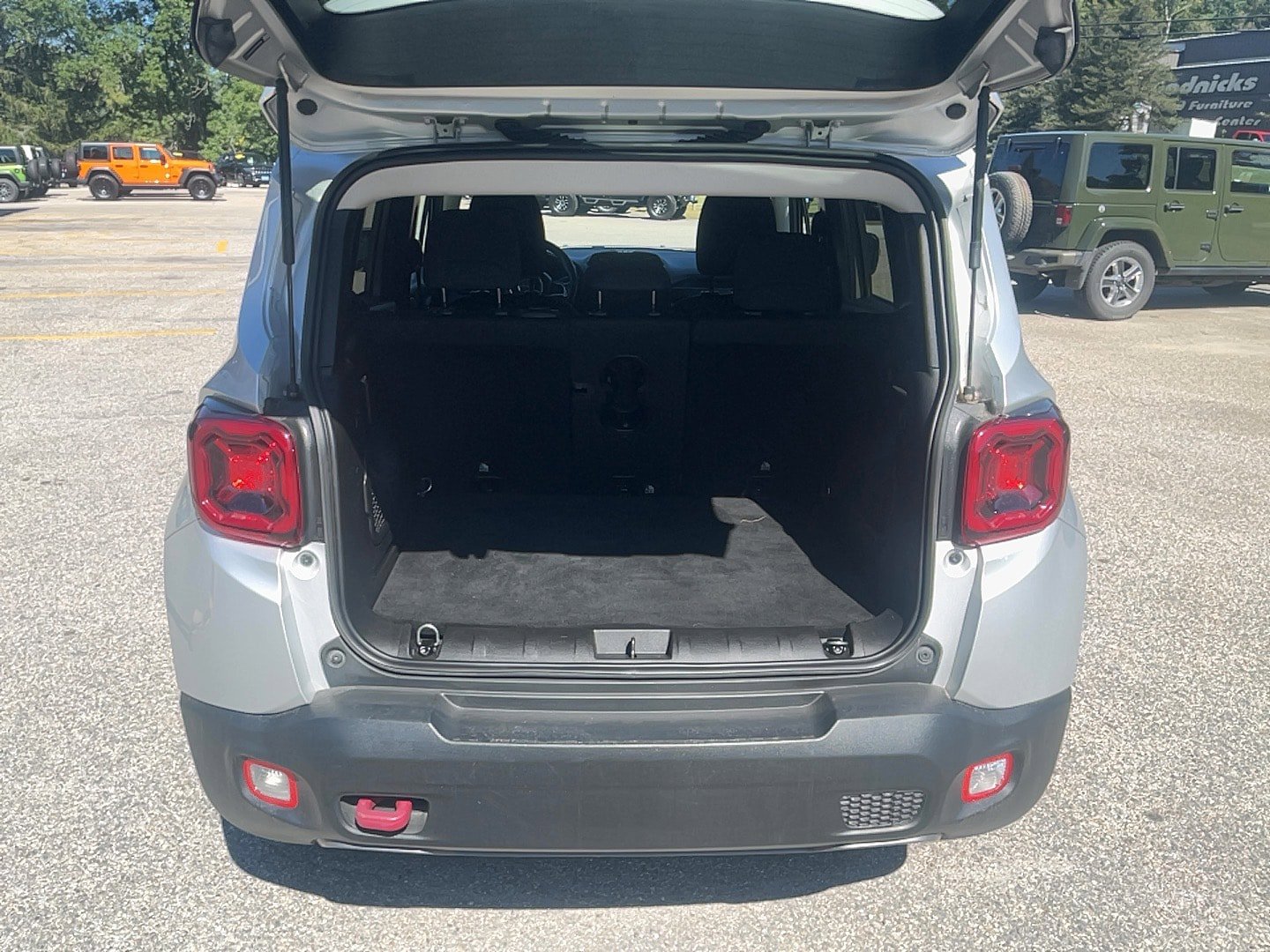 Used 2019 Jeep Renegade Trailhawk w/ LED Lighting Group AWD/4WD image 20