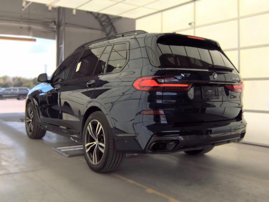 Used 2022 BMW X7 xDrive40i w/ M Sport Package AWD/4WD image 8