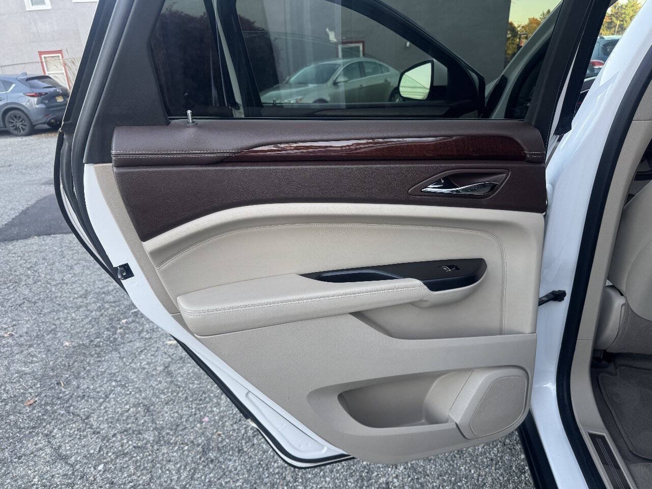 Used 2015 Cadillac SRX Luxury w/ Driver Awareness Package FWD image 26