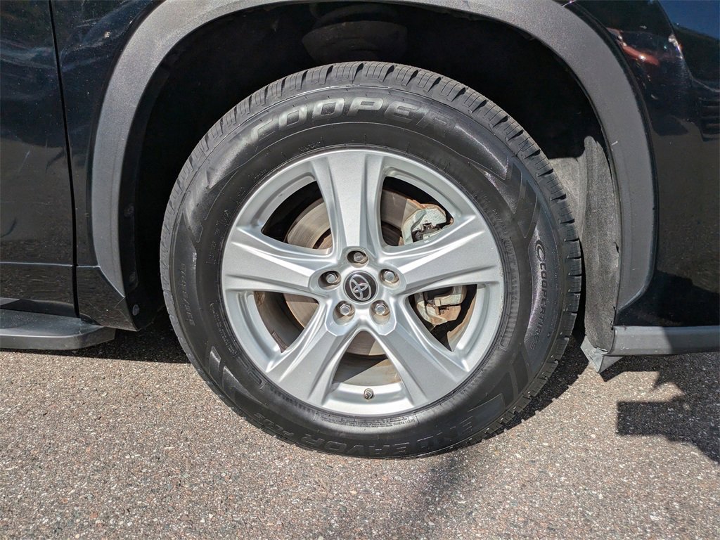 Used 2020 Toyota Highlander LE image 10