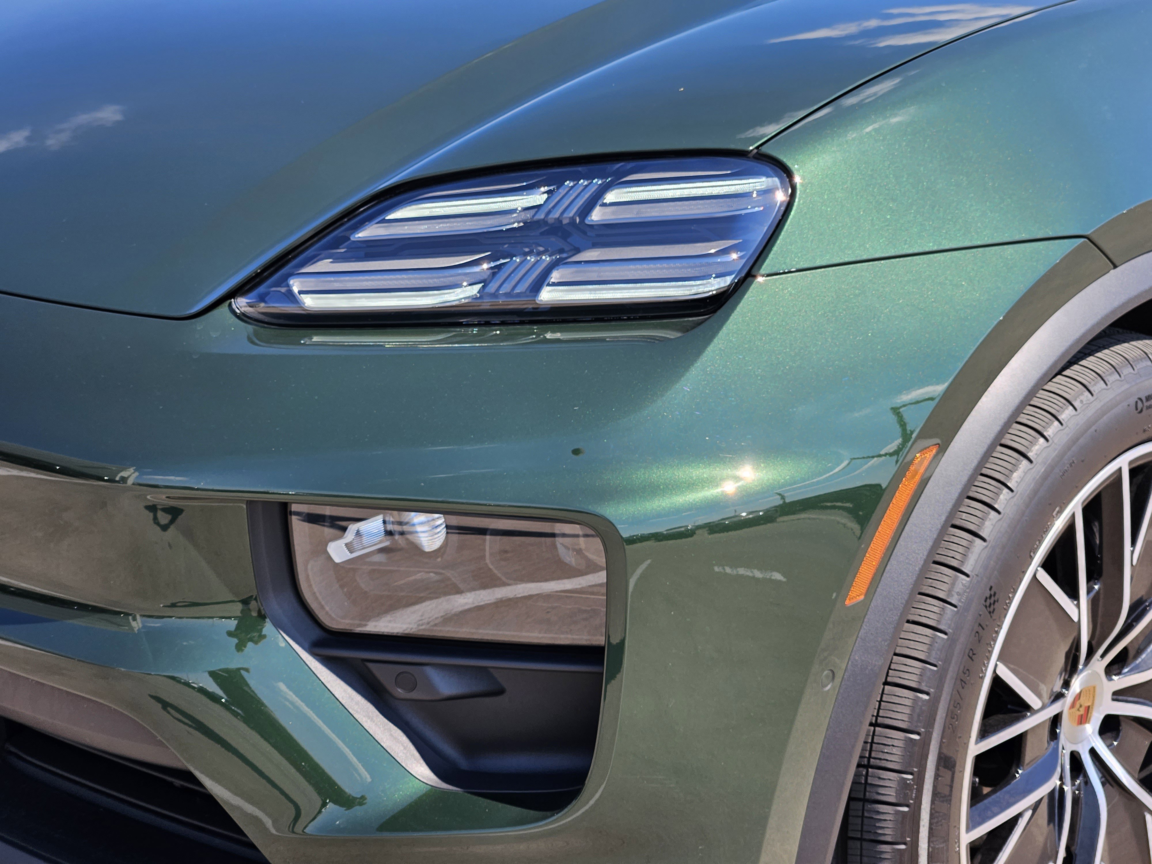 Certified 2025 Porsche Macan 4 Electric image 12